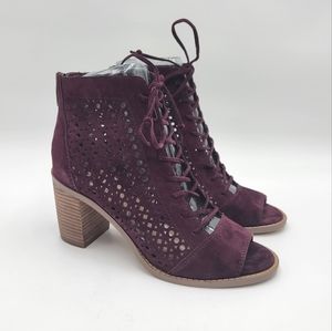 Vince Camuto Trevan Suede deep sugar plum cut out heeled Lace up sandals 6.5 M